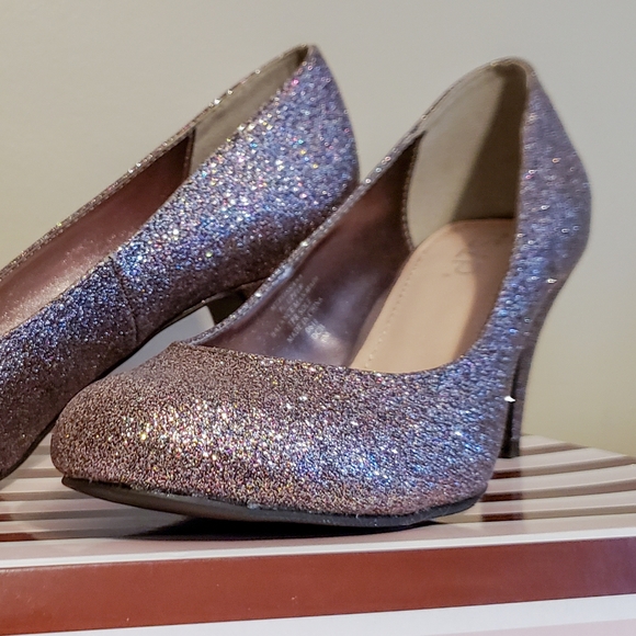 RSVP Glitter Heels Pumps - Picture 2 of 6